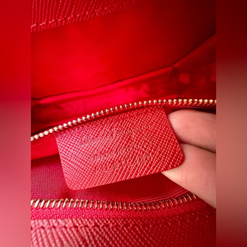 SALVATORE FERRAGAMO VERA SHOULDER BAG - Picture 9 of 10
